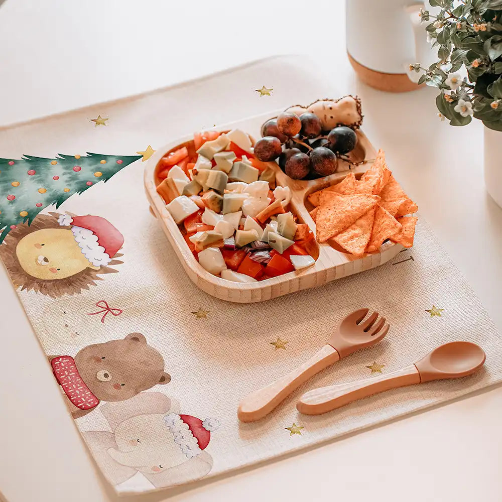 Tischset Kinder personalisiert Weihnachtsmotiv - Weihnachtswald-Tiertruppe