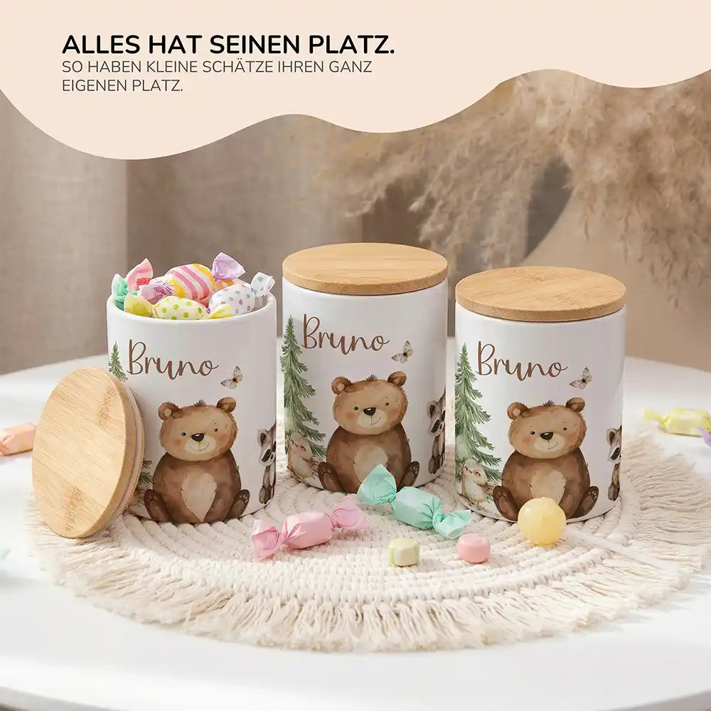 Lifestyle: Personalisierte Keksdose Bär & Waschbär im Kinderzimmer