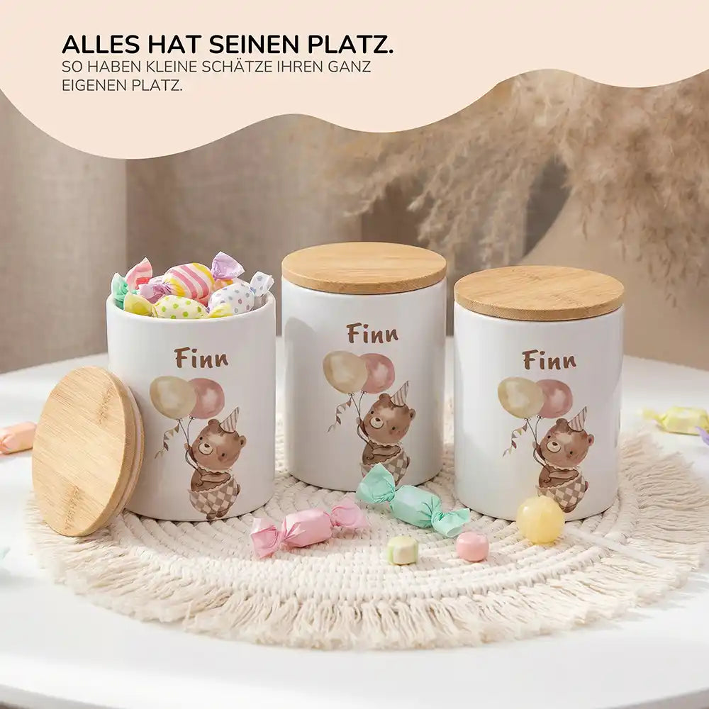 Lifestyle: Personalisierte Keksdose Bär Geburtstag im Kinderzimmer