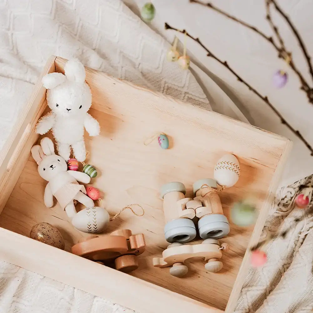 Osterkiste Holz personalisiert - Hase im Eierwunderland