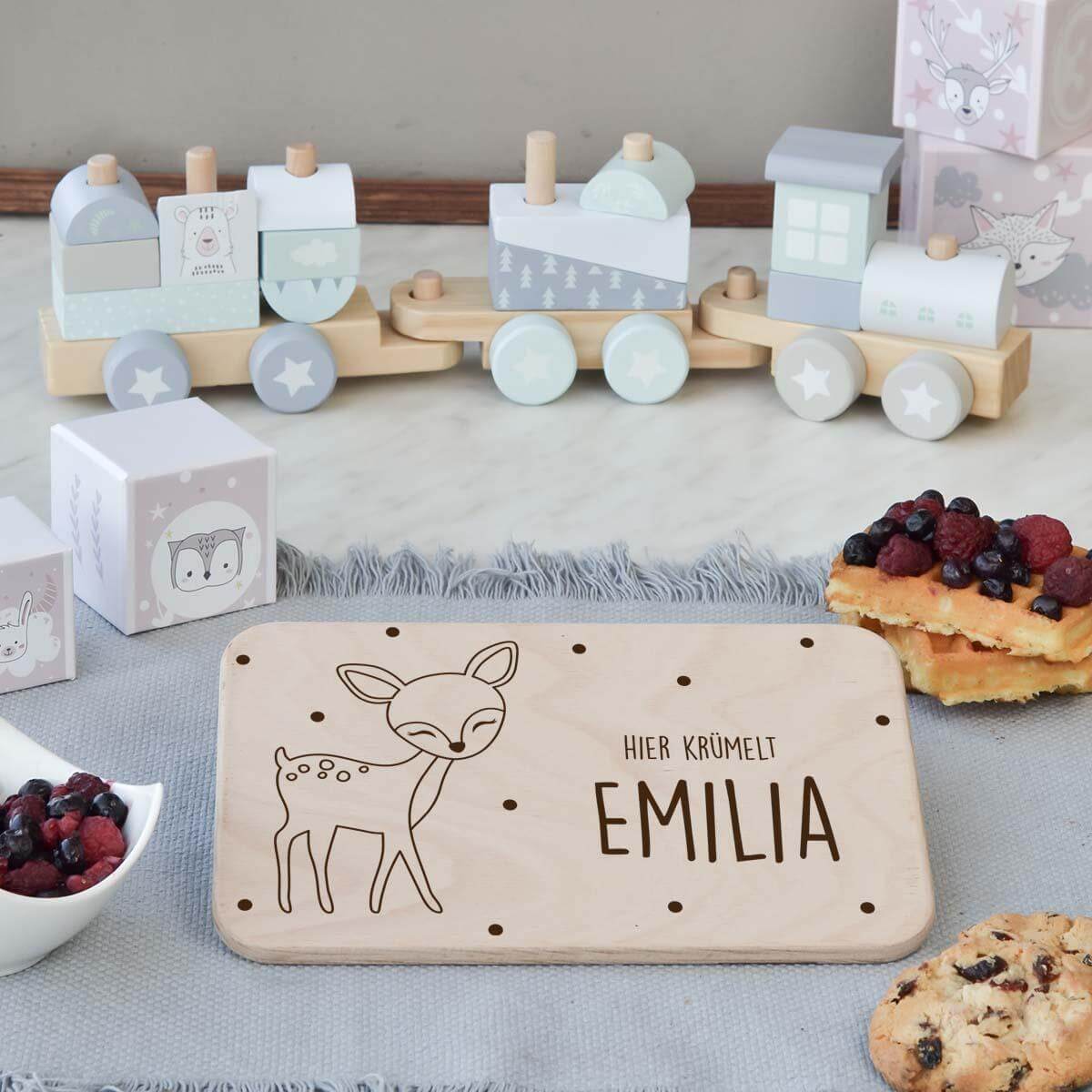 breakfast board with deer motif and personalized name